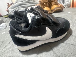 Zapatillas Nike niño negras y blancas