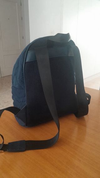 Mochila azul acolchada