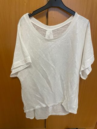 Camiseta blanca con brillantes