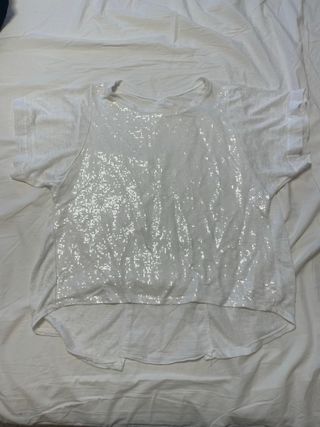 Camiseta blanca con brillantes