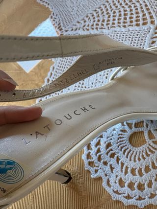 Zapatos de tacón blancos de Latouche
