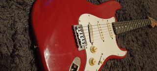 Guitarra Eléctrica Roja Tipo Stratocaster