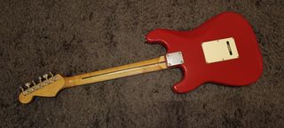 Guitarra Eléctrica Roja Tipo Stratocaster