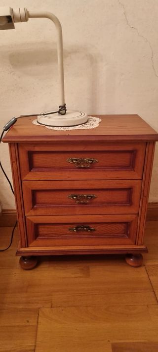 Conjunto habitación: mesilla, cama y mueble