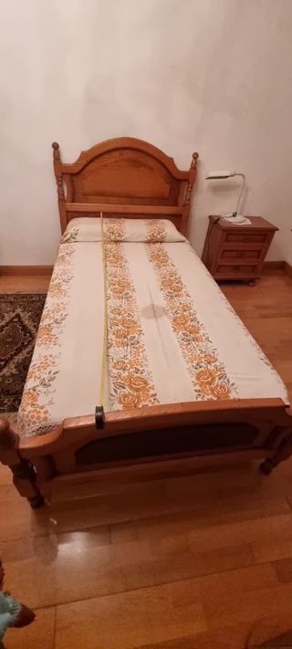 Conjunto habitación: mesilla, cama y mueble