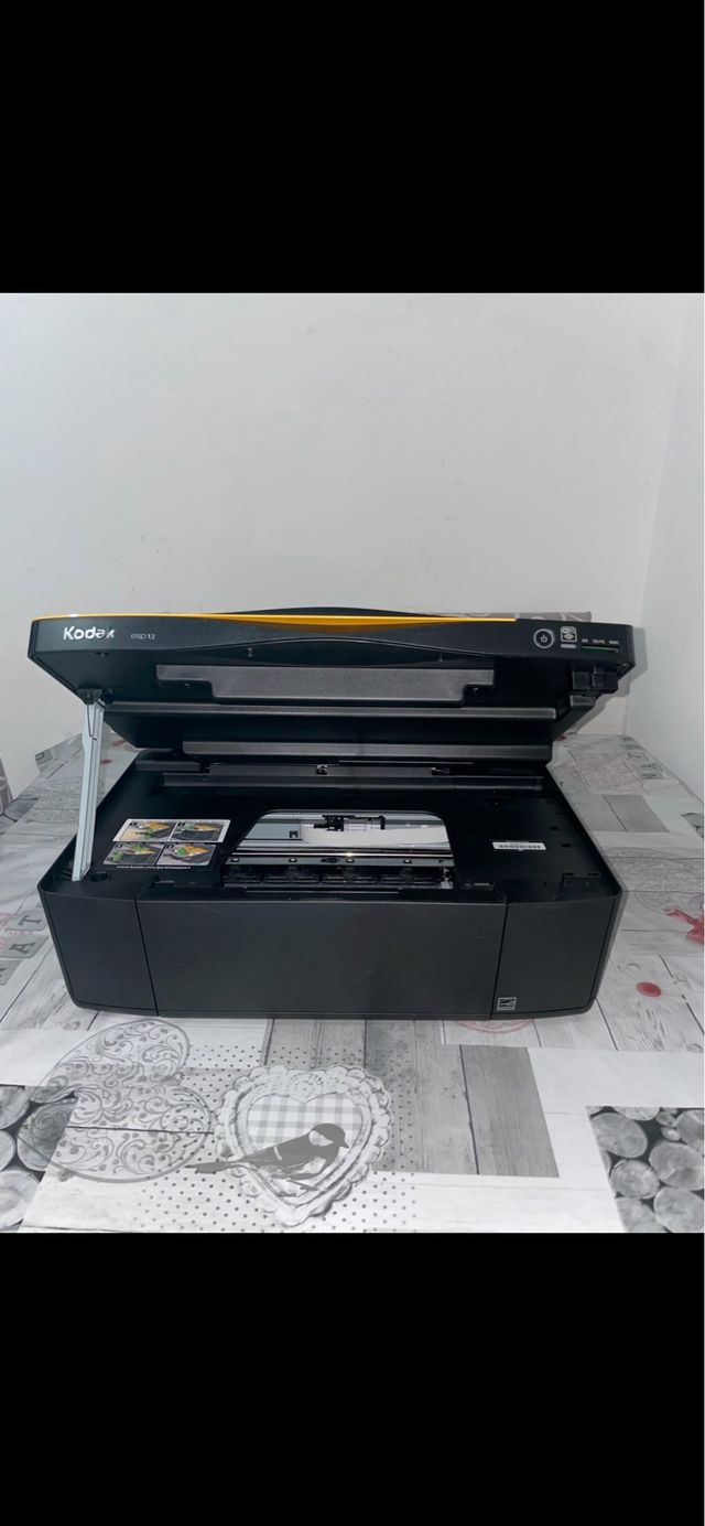 Impresora Kodak Negra y Amarilla