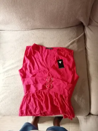 Blusa Guess Rosa con Aros