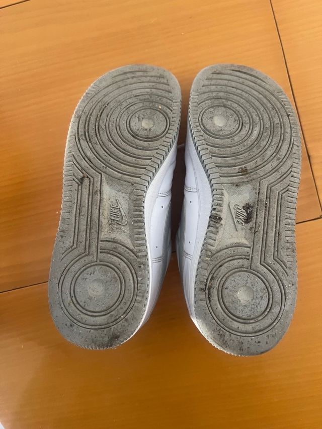 Tenis Nike Air Force 1 Blancos y Grises