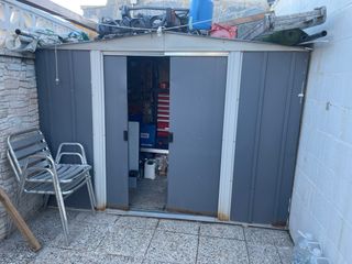 Caseta de jardín metálica gris