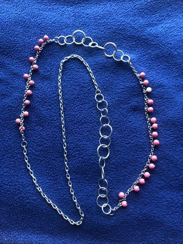 Collana lunga con anelli e perline rosa