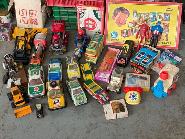 Un sacco di giocattoli vintage di seconda mano per 110 EUR su La