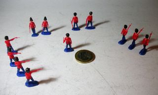 Lotto 12 Soldatini anni 60 guardie inglesi regina