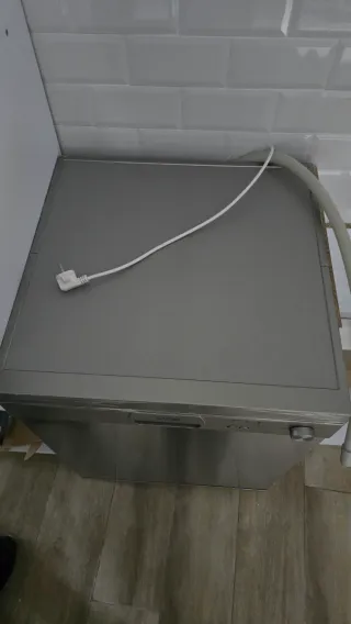 Lavavajillas Svan nuevo con sus plásticos