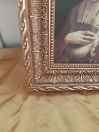 Cornice in resina dorata