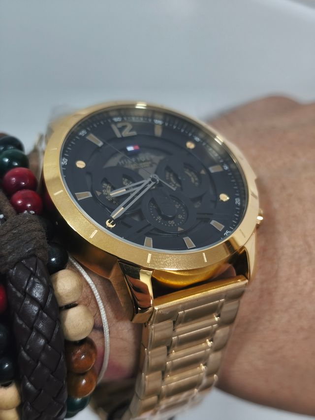 Reloj Tommy Hilfiger Dorado Caja Negra