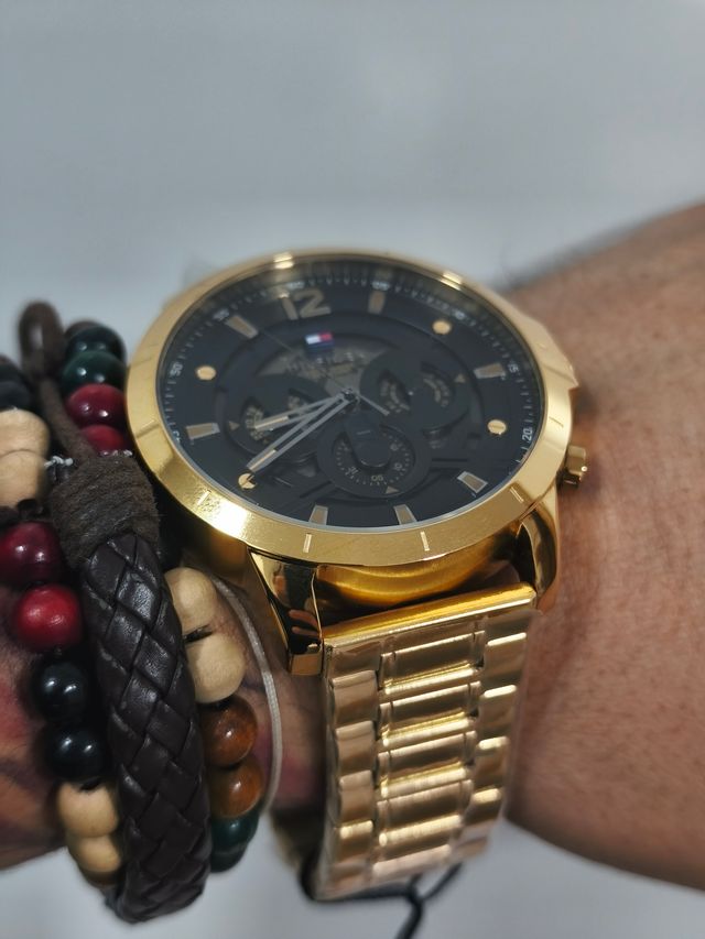 Reloj Tommy Hilfiger Dorado Caja Negra