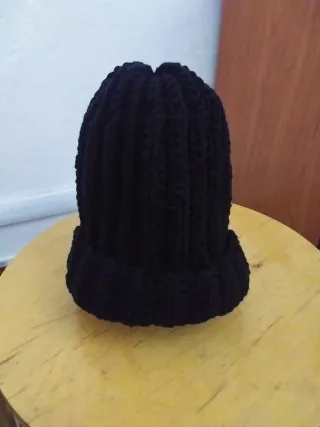 Cappello nero fatto a mano