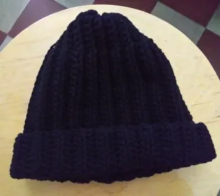 Cappello nero fatto a mano