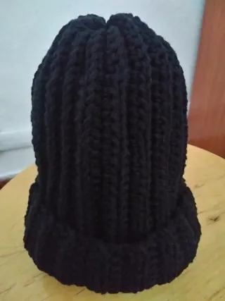 Cappello nero fatto a mano
