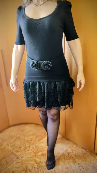 Vestido de fiesta corto Talla S/M marca Blanco .