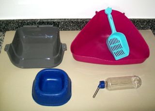 Jaula con accesorios para animales medianos