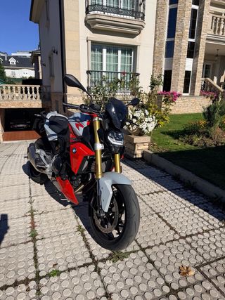 BMW F900R A2 Hockenheim Silber/Racing Red 8.300km