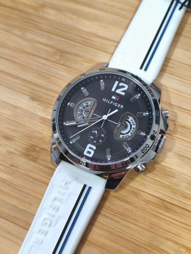 Reloj Tommy Hilfiger plateado Caja Negra