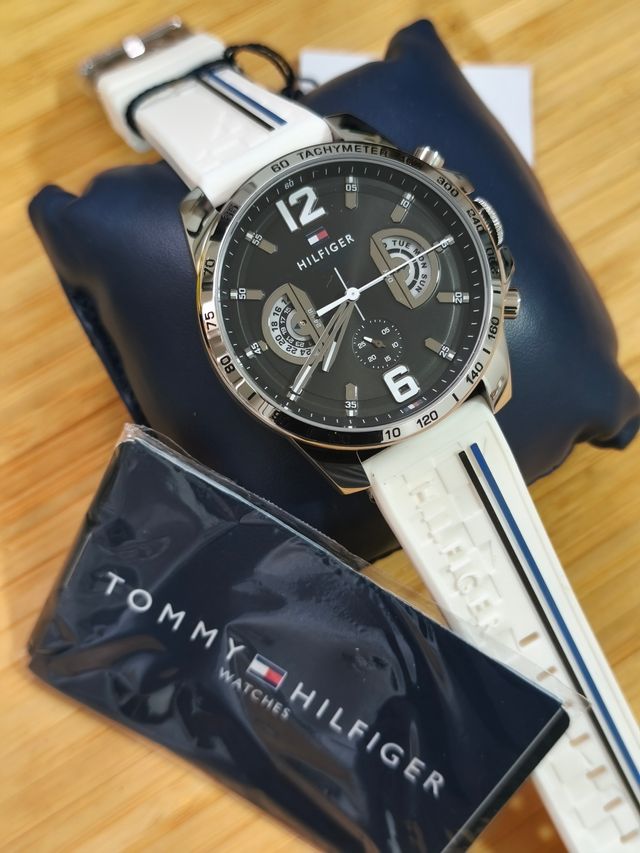 Reloj Tommy Hilfiger plateado Caja Negra