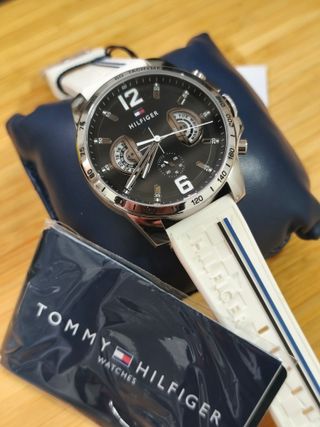 Reloj Tommy Hilfiger plateado Caja Negra