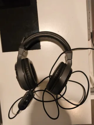 PS4 (PlayStation 4) Negra + Mandos