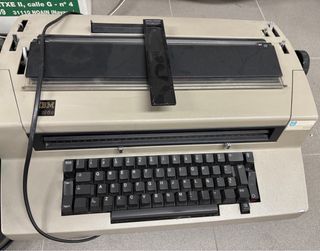 Máquina de escribir IBM 196c