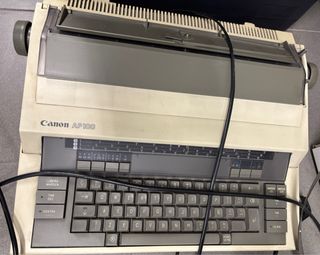Máquina de escribir Canon AP100