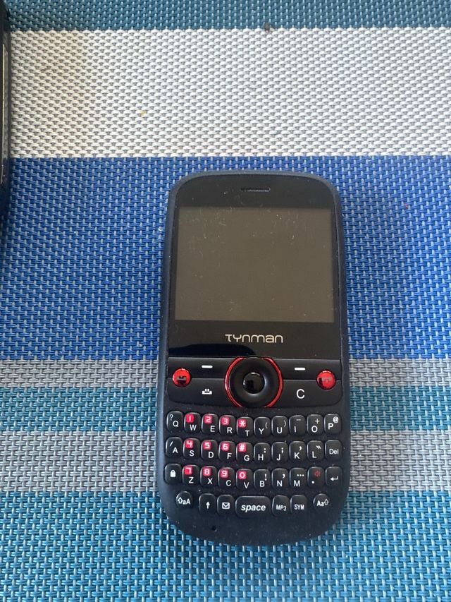 Lotto di 4 telefoni vintage: Motorola, Nokia, HTC, Tymm