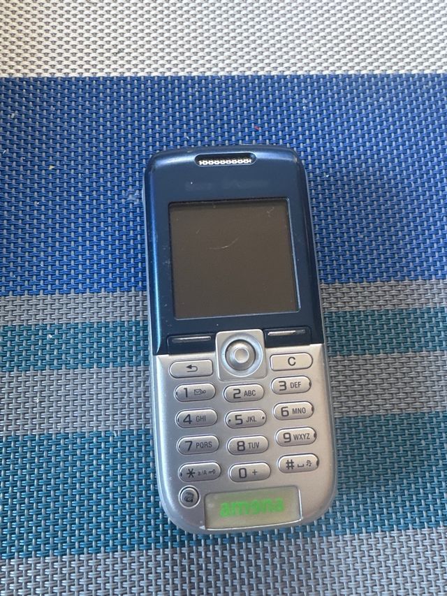 Lotto di 4 telefoni vintage: Motorola, Nokia, HTC, Tymm