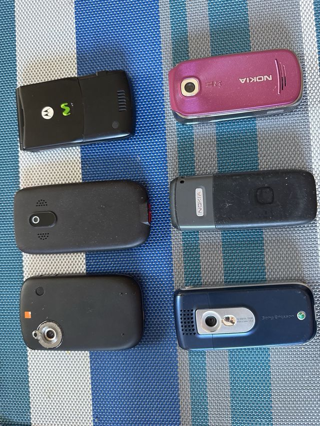 Lotto di 4 telefoni vintage: Motorola, Nokia, HTC, Tymm