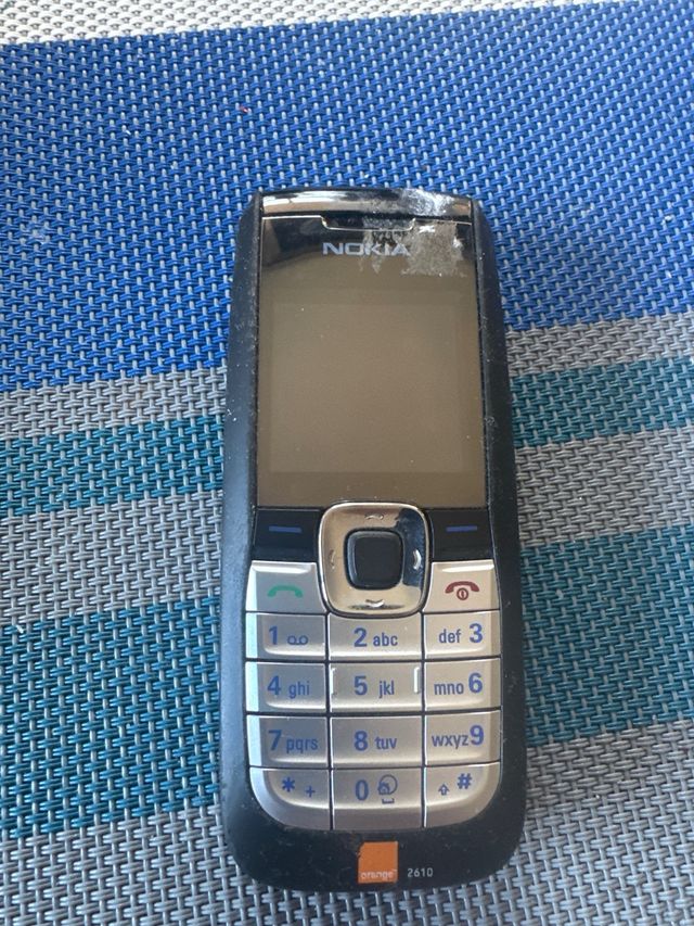 Lotto di 4 telefoni vintage: Motorola, Nokia, HTC, Tymm