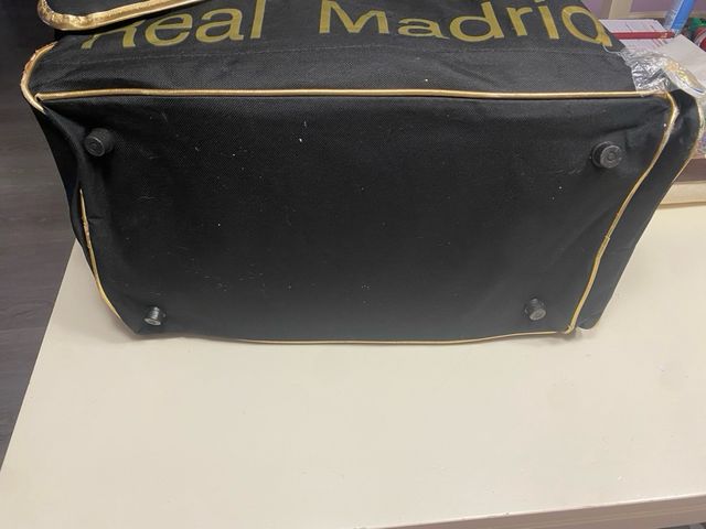 Bolsa Deporte Real Madrid Negra y Dorada