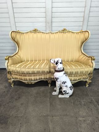 Sofá antiguo 2 plazas beige y dorado