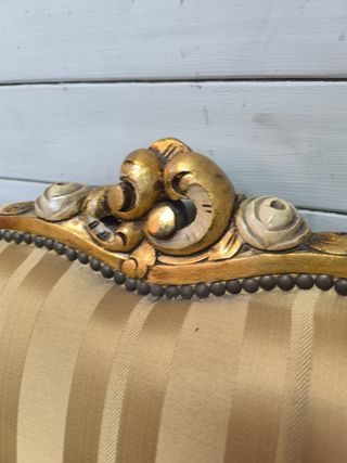 Sofá antiguo 2 plazas beige y dorado