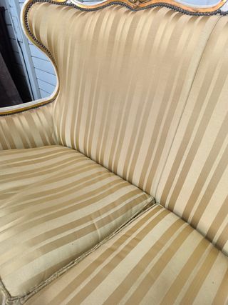 Sofá antiguo 2 plazas beige y dorado