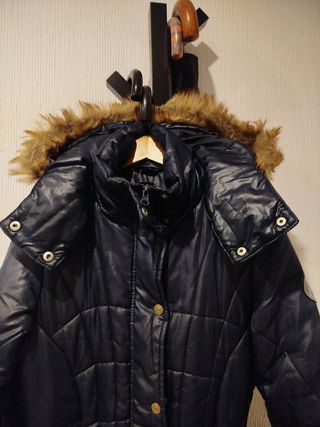 Abrigo azul mujer con capucha y cinturón