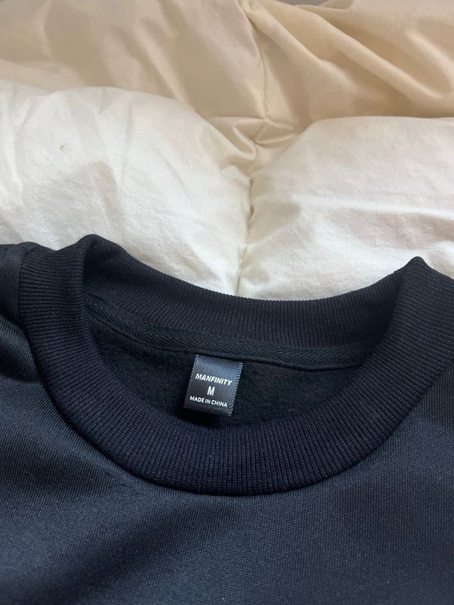 Sudadera Manfinity Negra y Blanca