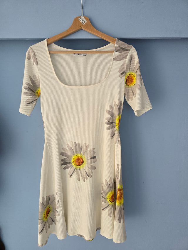 Vestido mujer corto blanco,estampado margaritas.