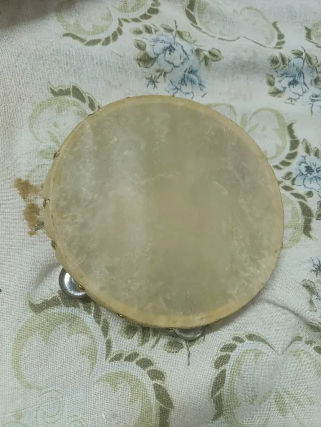 Pandereta antigua de piel