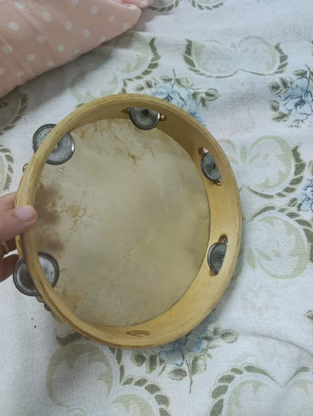 Pandereta antigua de piel
