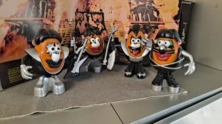 Mr. Potato Head Kiss