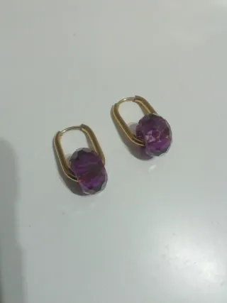Pendientes acero y abalorio morado