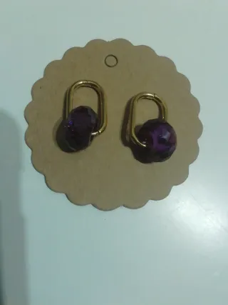 Pendientes acero y abalorio morado