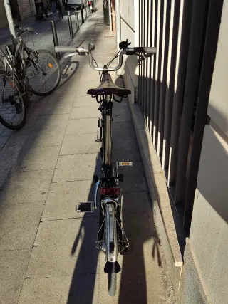 Bicicleta Brompton pieghevole verde con 3 velocità