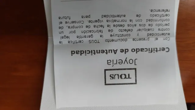 Tous abrecartas y lupa en caja